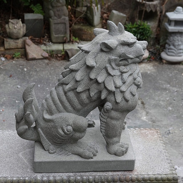 丹波佐吉も極細工の石像は室内か祠に入っている