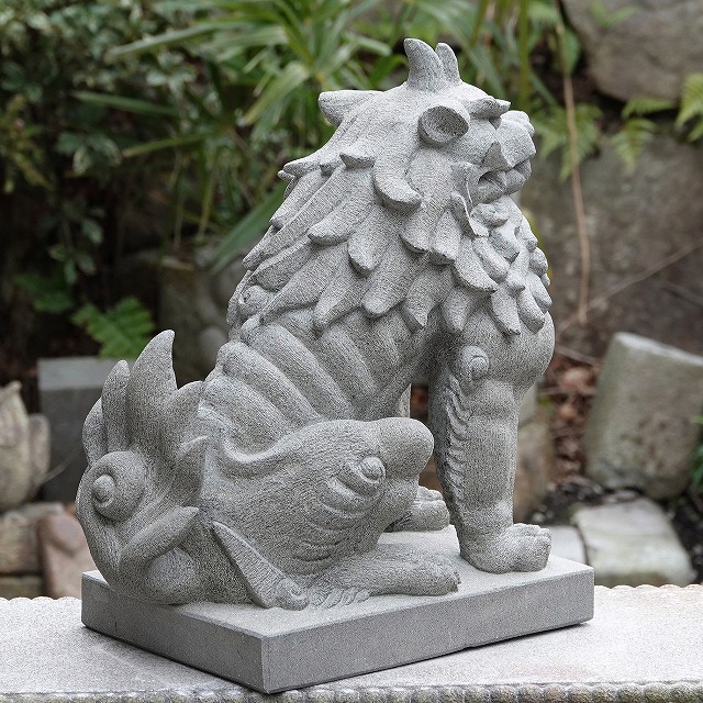 左狛犬『吽』頭上に角