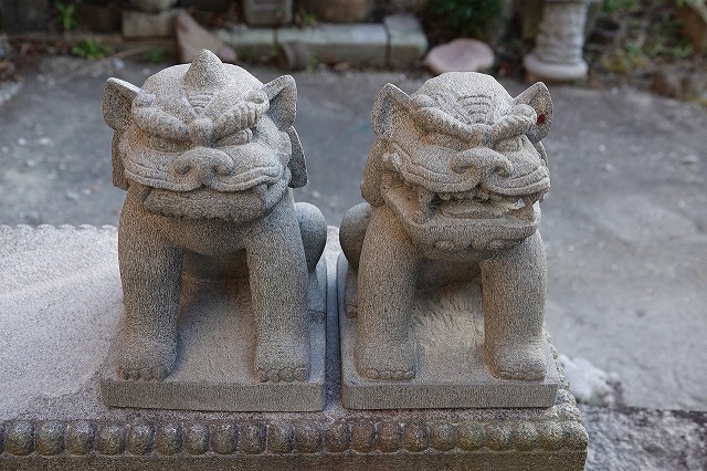 古い越前狛犬を模した狛犬