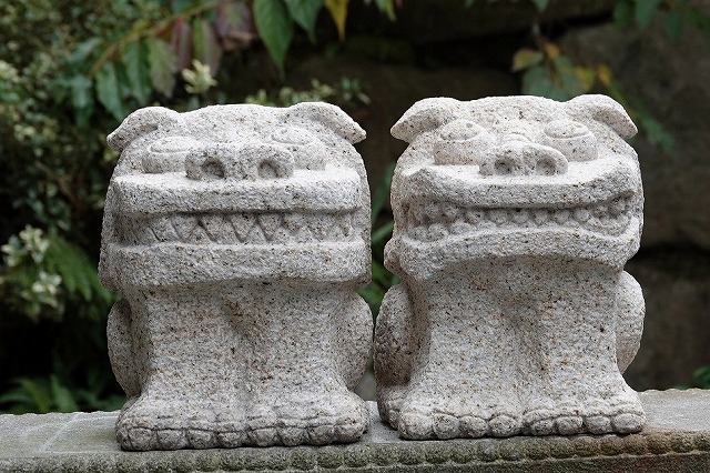 花崗岩サビ石で彫刻したシーサー