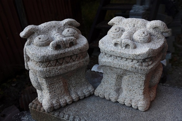 花崗岩サビ石で彫刻したシーサー